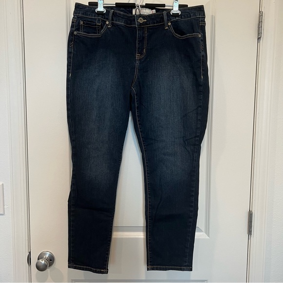 Torrid Straight Leg Dark Wash Jeans Women’s Plus Size 16R - Picture 2 of 6